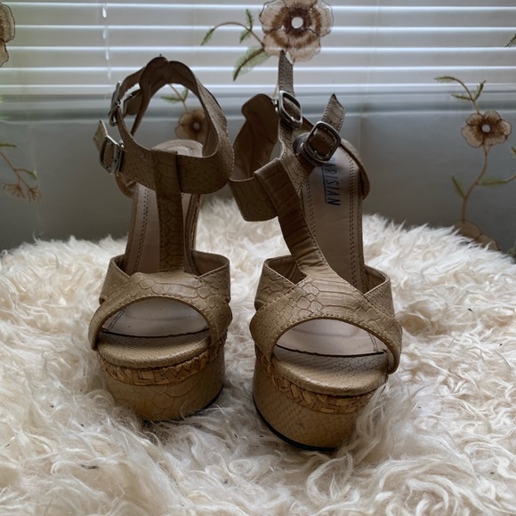 Snakeskin platform sandals - Picture 2 of 5